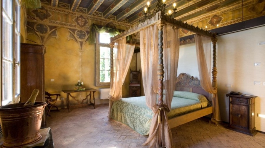 castle_suite_italy_bride